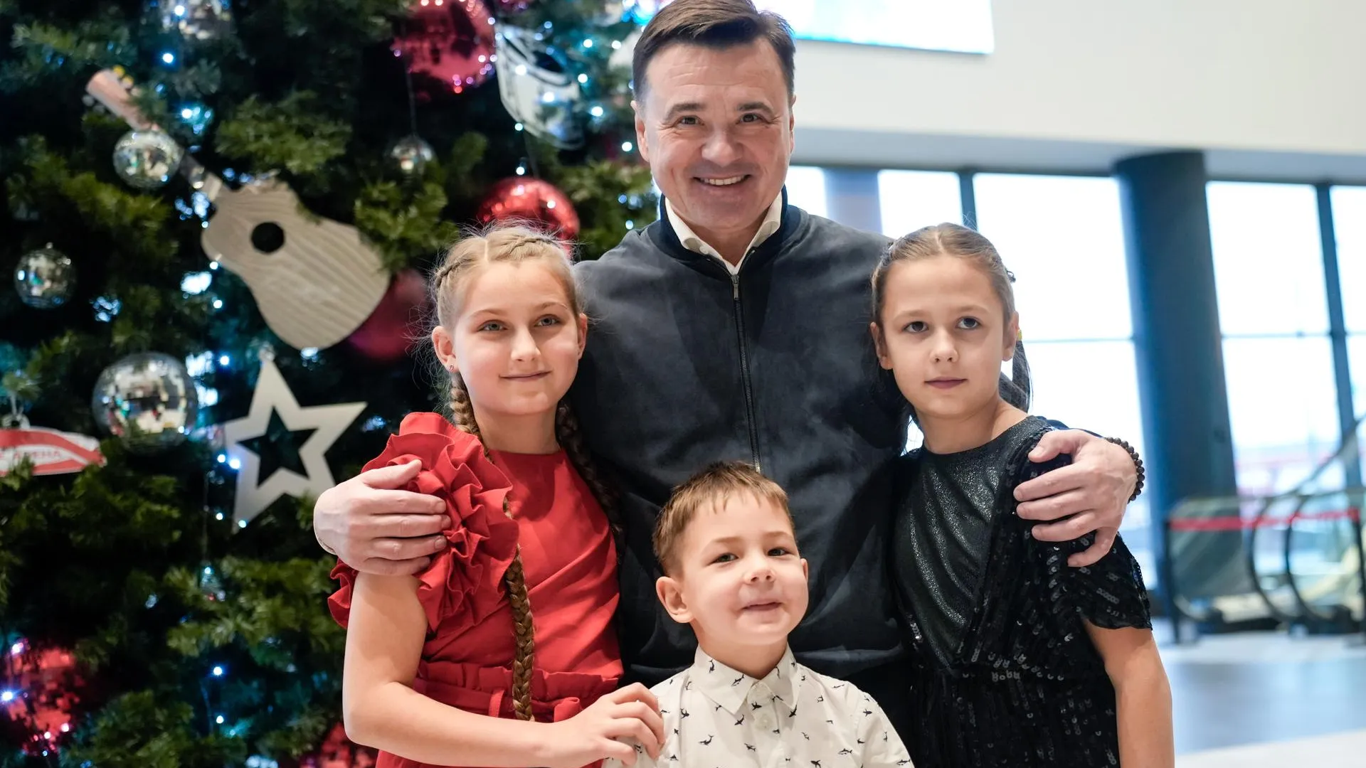 Андрей Воробьев: на новогоднее представление в Одинцово приехали 8 тыс ребят
