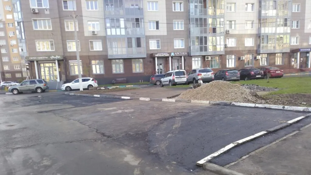 В Подольске завершили строительство парковки на 8 машин на Бородинском бульваре