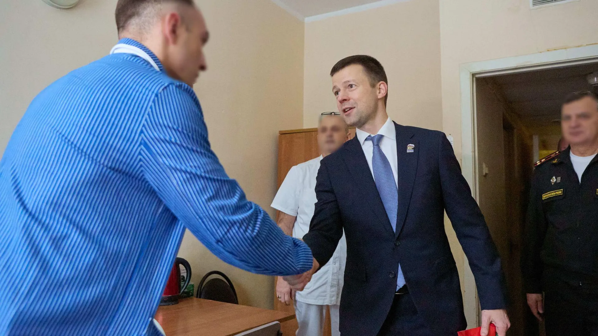 Участников СВО в госпитале имени Бурденко поздравили с Днем защитника отечества