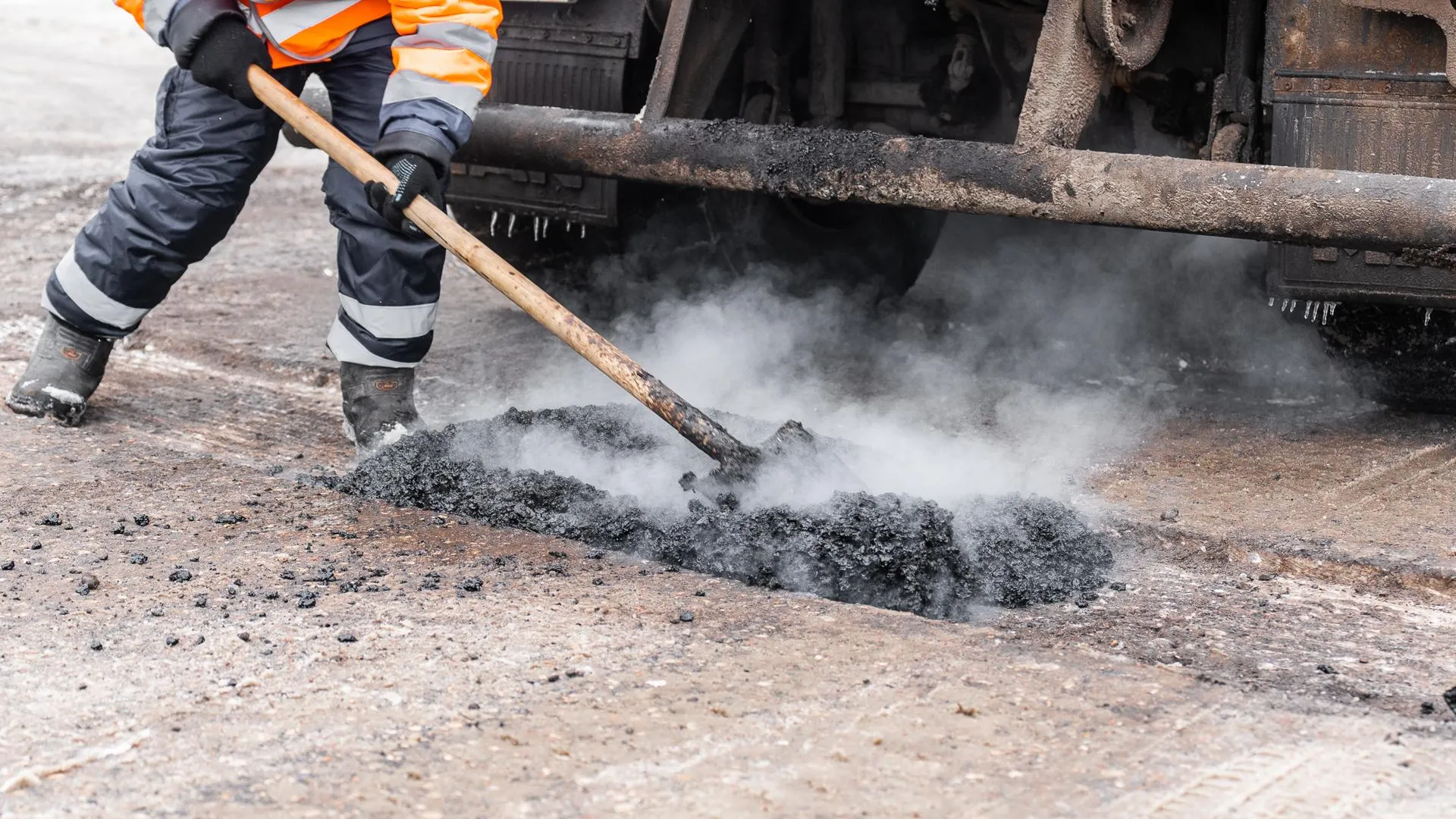 Дорожники устранили ямы и починили светофоры в Ступине