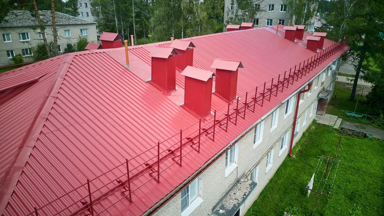 В МКД Подмосковья отремонтировали более 280 кровель с начала лета
