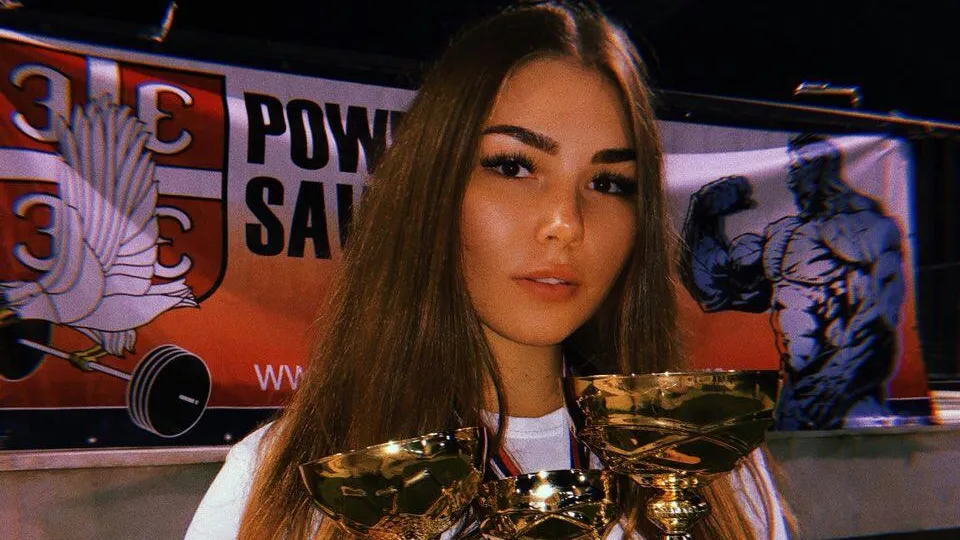Спортсменка из Подмосковья стала абсолютной чемпионкой турнира по пауэрлифтингу в Сербии