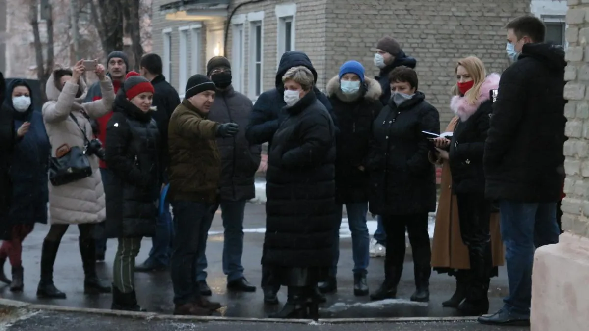 Тропинки во дворе дома на улице Строителей Дзержинского заасфальтируют в 2021 году