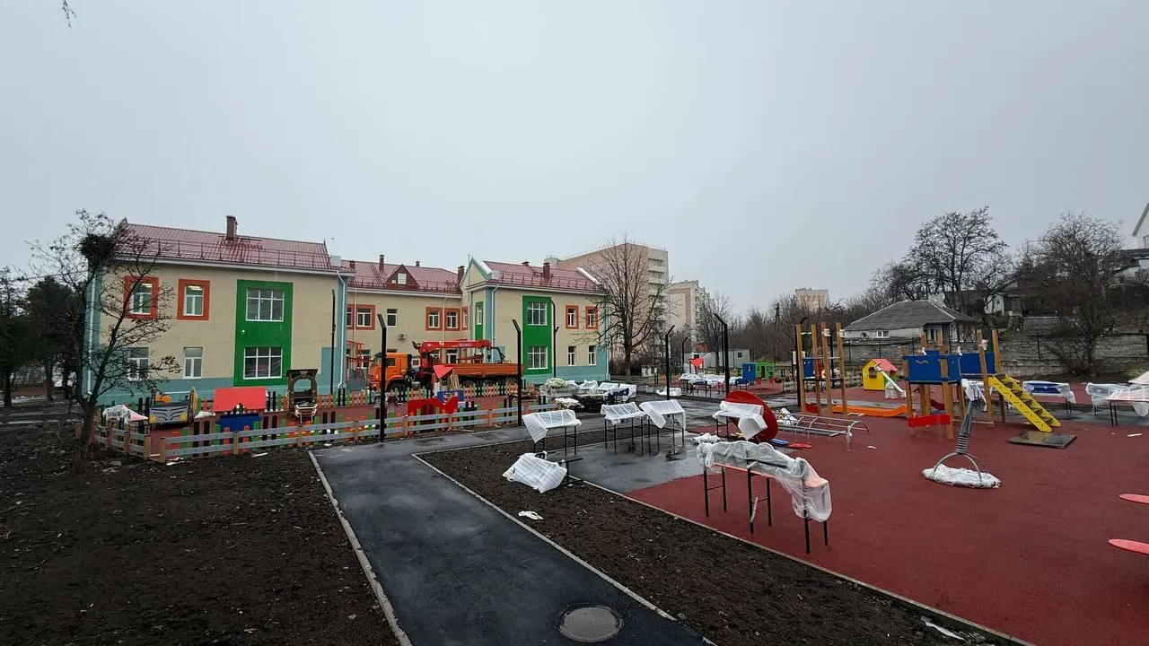 Строители из Подмосковья восстановили детский сад в Мариуполе