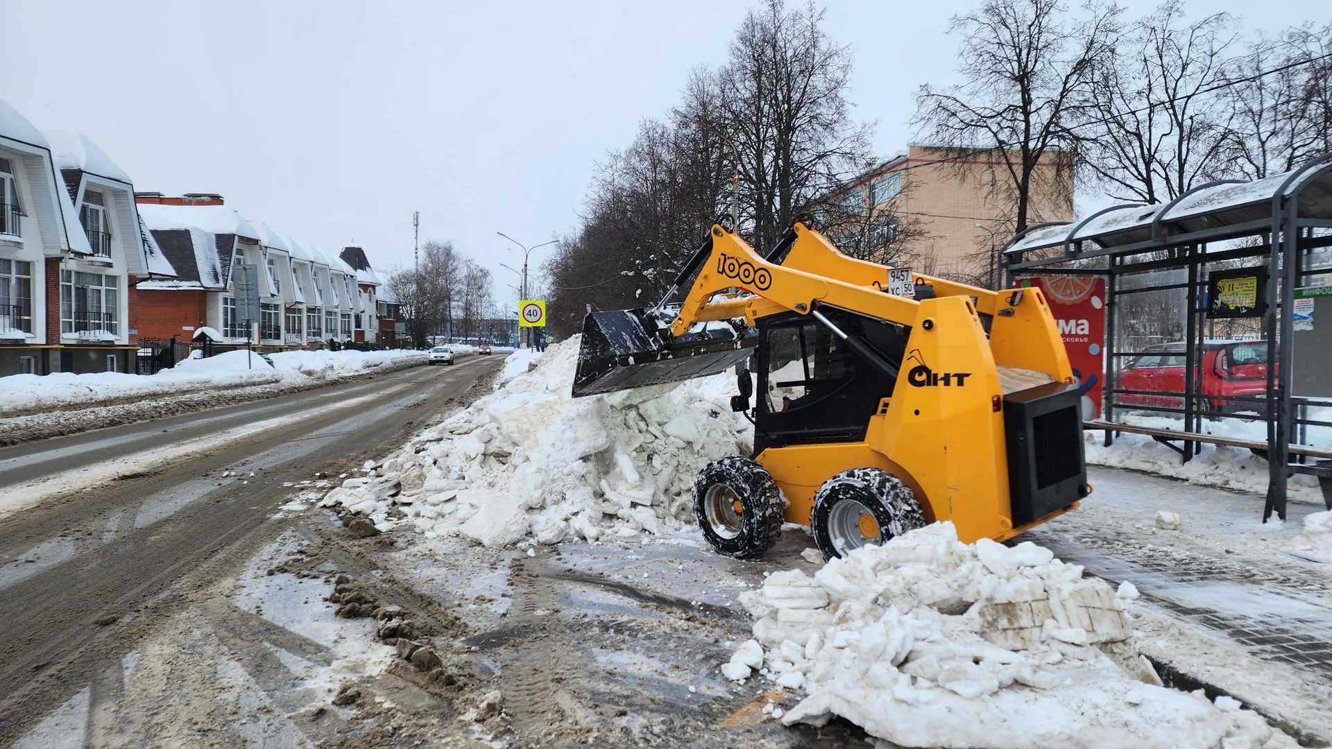 Коммунальщики Чехова устраняют последствия циклона Валли