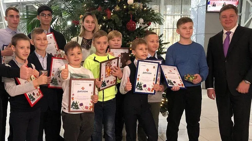 3 школьников из Балашихи наградили за активное участие в сборе тары через «ЭКОпункты»
