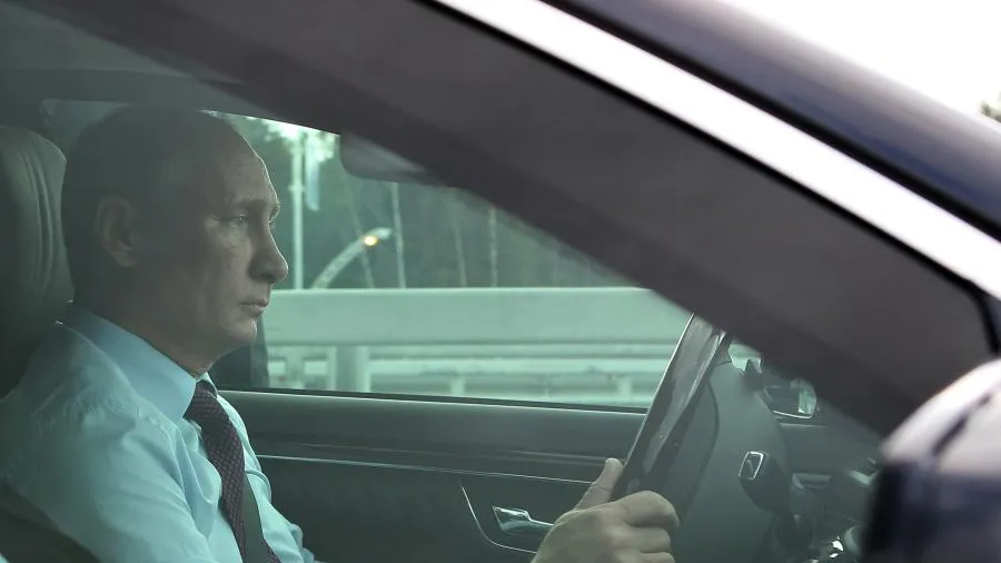 Путин может ездить по Москве за рулем, без кортежей и спецсигналов