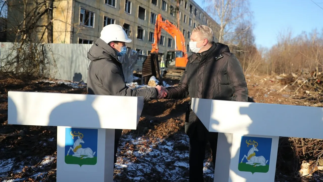 Начался снос аварийного жилого дома в Больших Вяземах Одинцовского округа