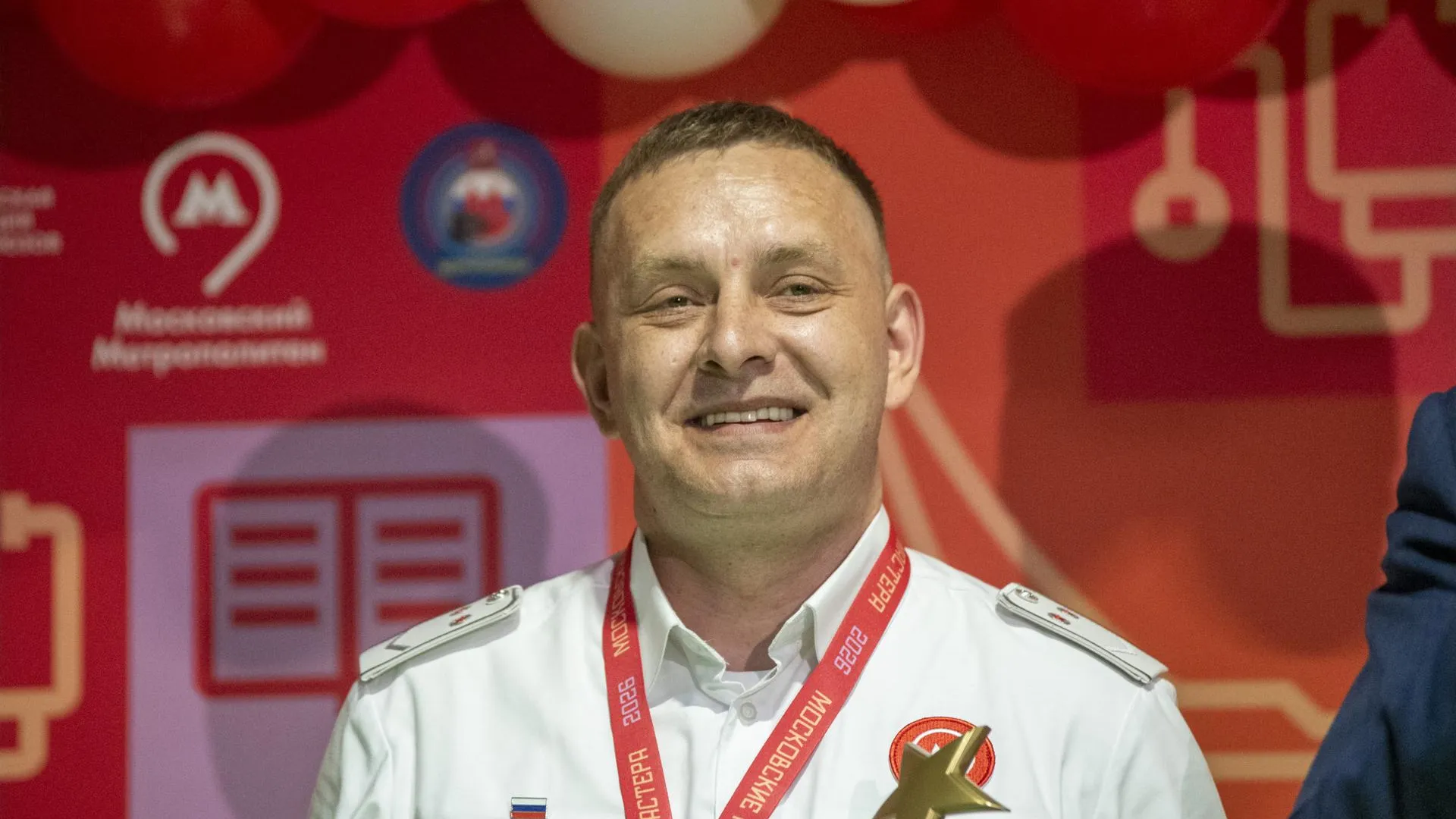 Лучшим машинистом поезда метро Москвы стал Павел Смольков