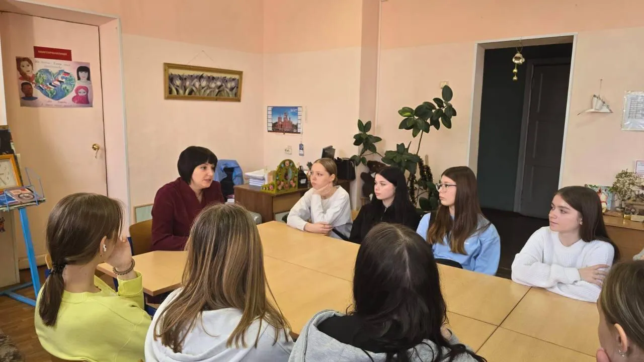 Яна Гальцина отчиталась перед молодежью Пушкинского за работу в 2024 году