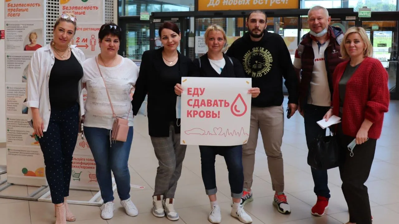 Сотрудники гипермаркета сдали кровь для онкобольных детей на акции в Балашихе