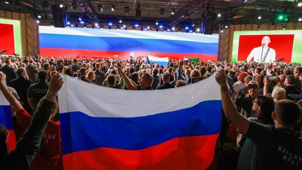 Волонтеры из Лобни помогли провести форум «Все для победы!»