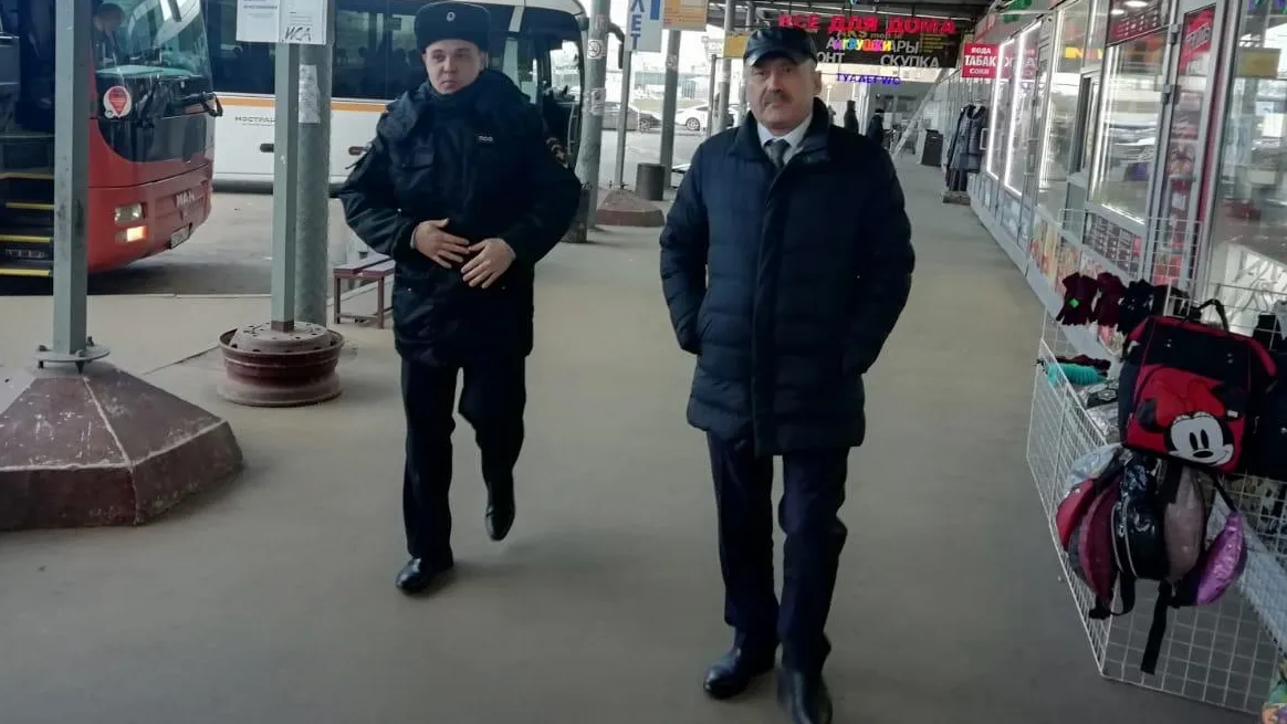 Возле станции метро «Котельники» выявили ряд нарушений содержания территории