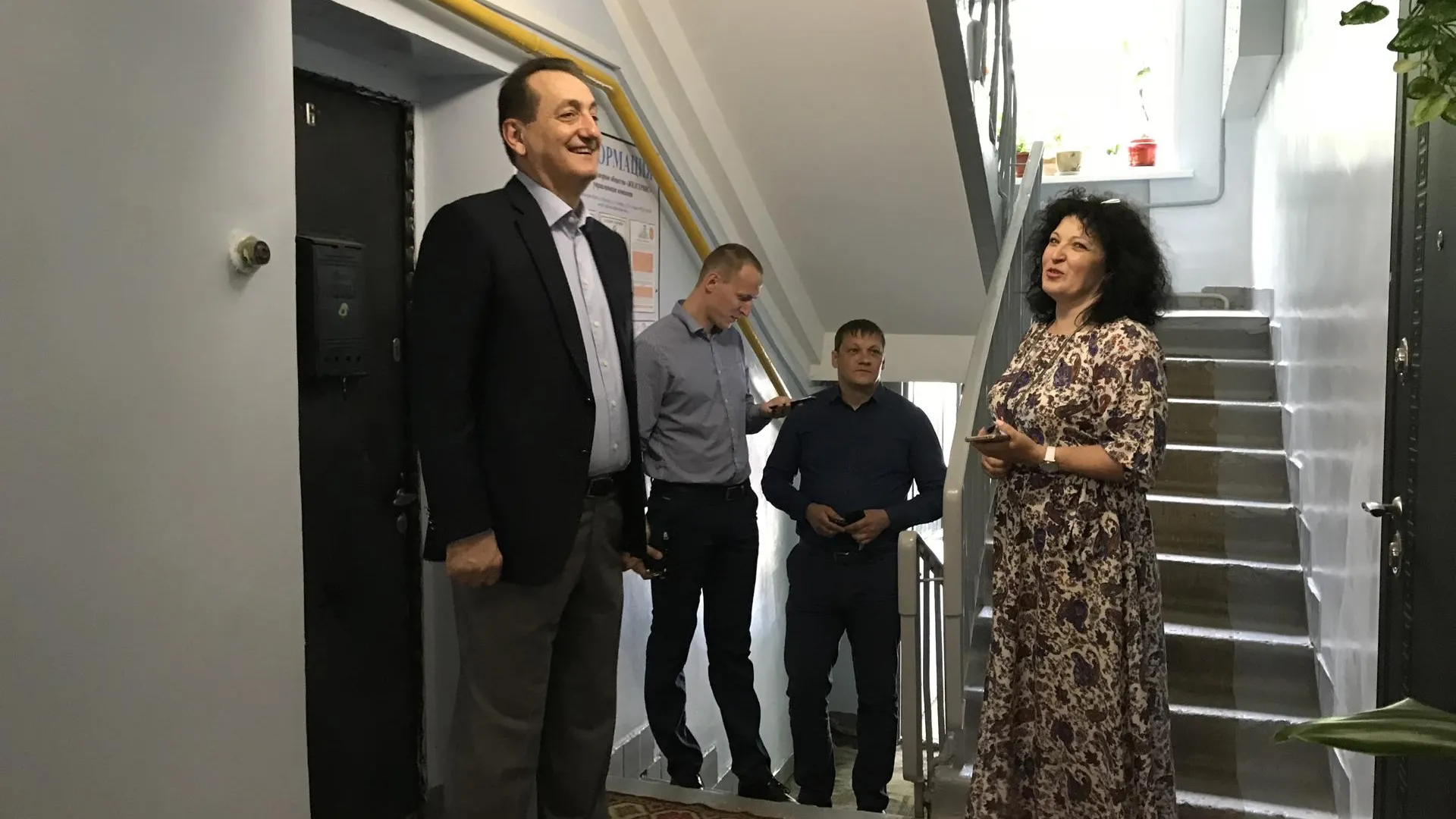 Депутат Мособлдумы положительно оценил качество ремонта подъезда в Королеве