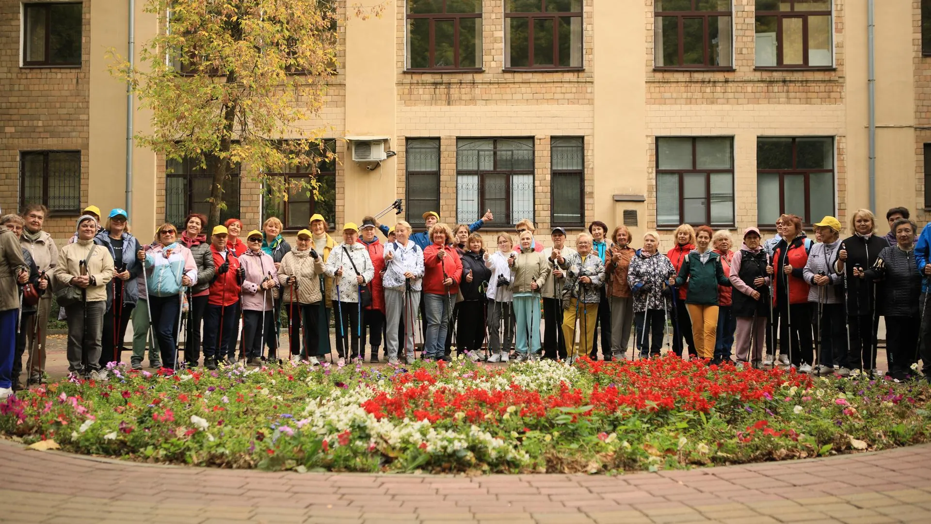 Долголеты Королева присоединились к Всероссийской акции «10 000 шагов к жизни»