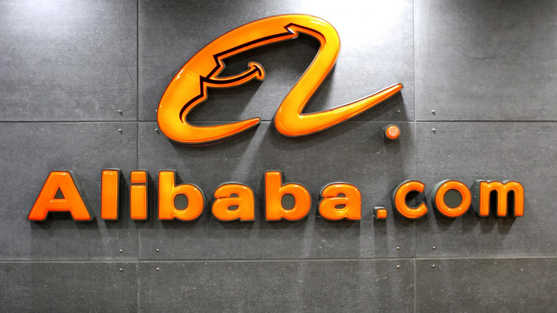 Китайская Alibaba перестала принимать рубли и препятствует поставкам в РФ