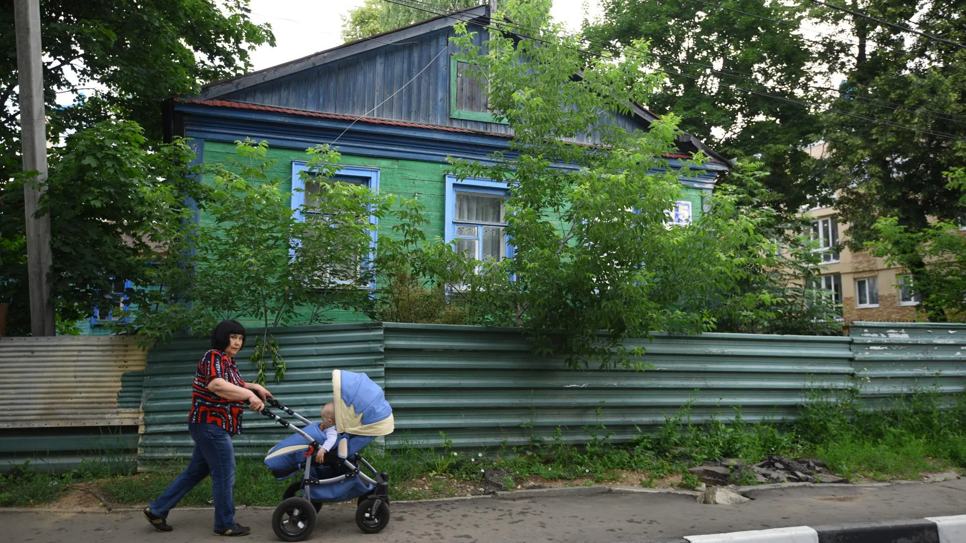 СНТ получило право отключать электричество на дачном участке в Подмосковье за долги