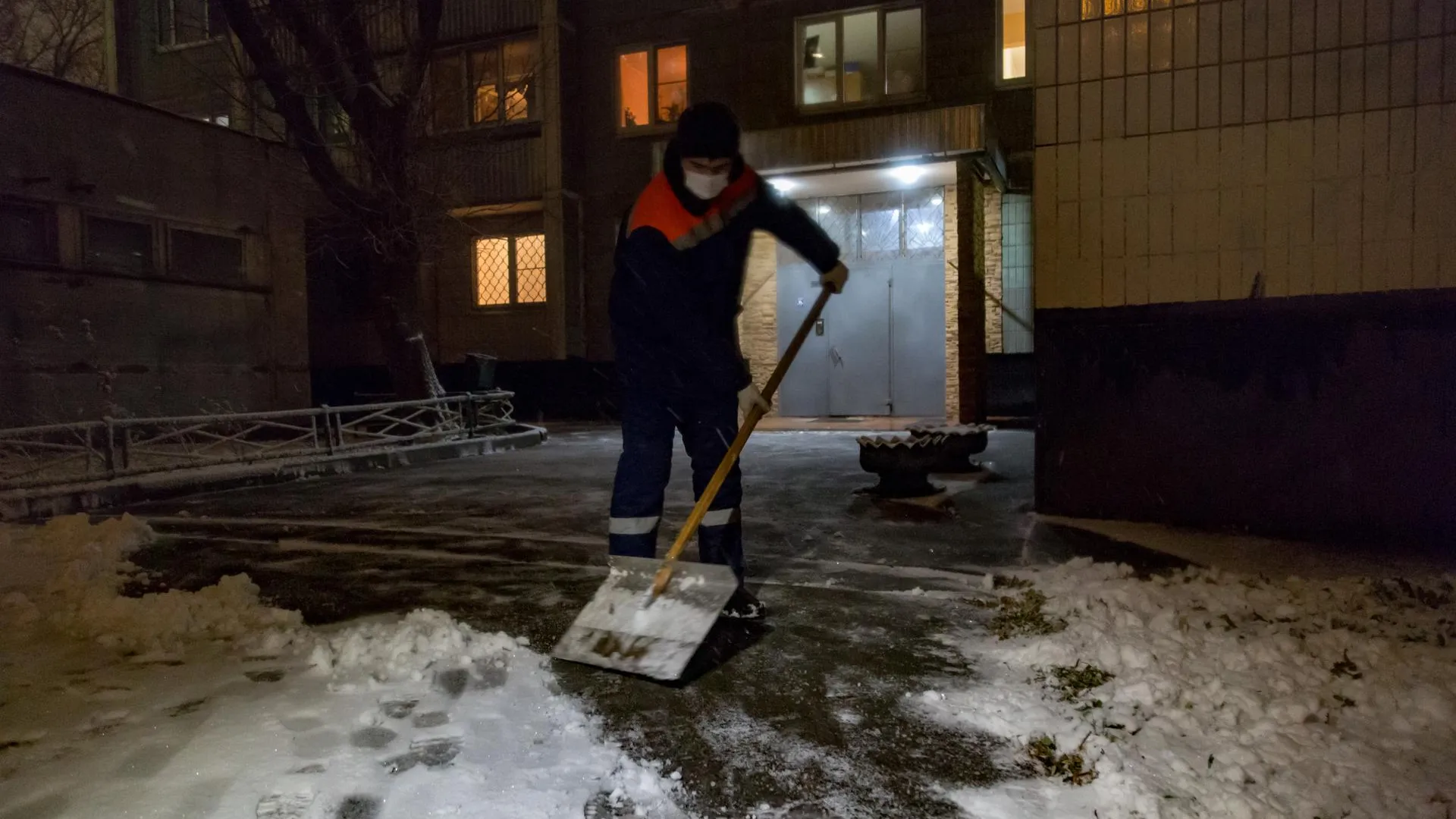 УК в «Гусарской балладе» в Подмосковье обсудила с дворниками индексацию зарплаты
