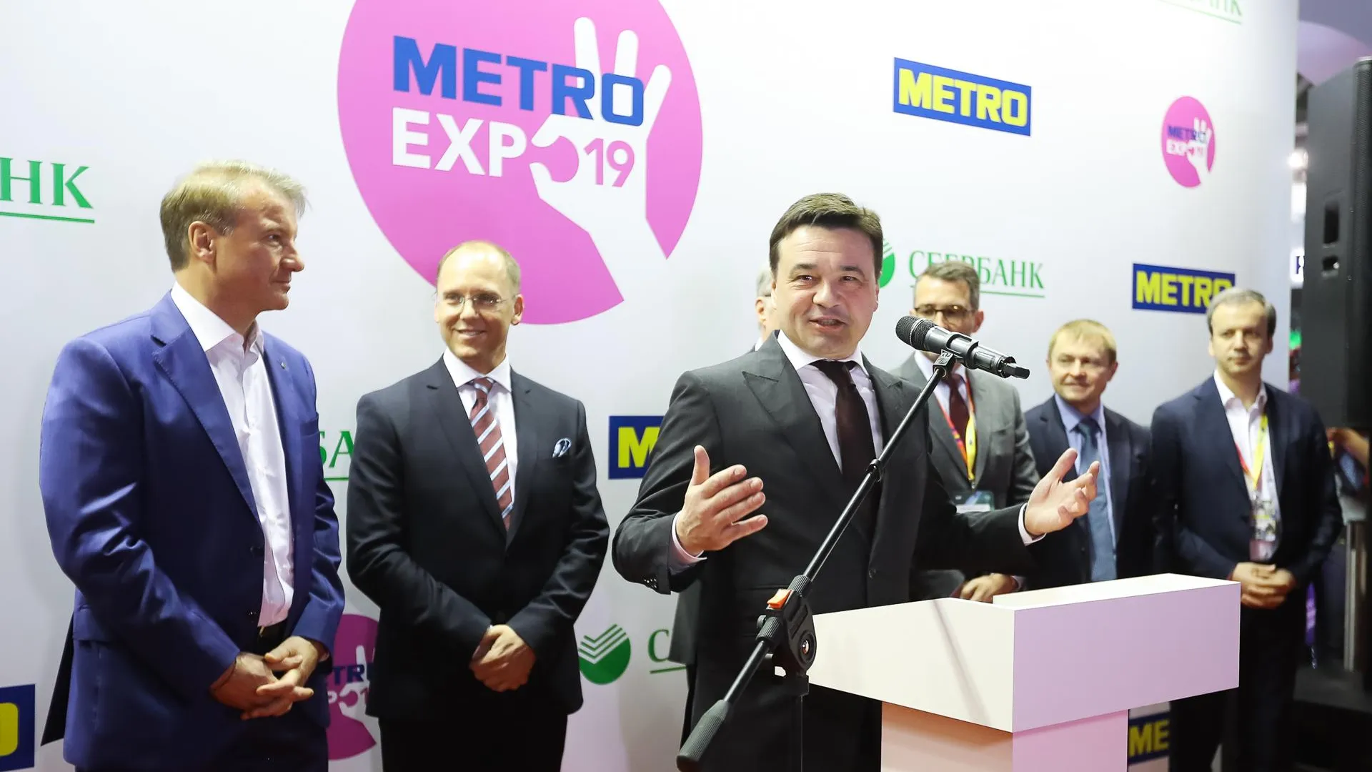 Воробьев и Греф открыли выставку «Метро Экспо — 2019»