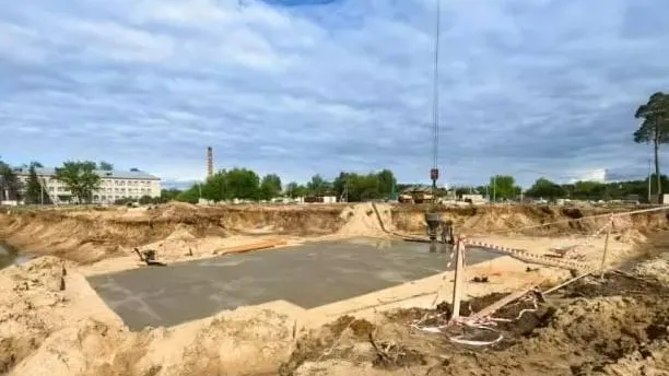 Подрядчик приступил к устройству котлована нового корпуса школы в Ногинске