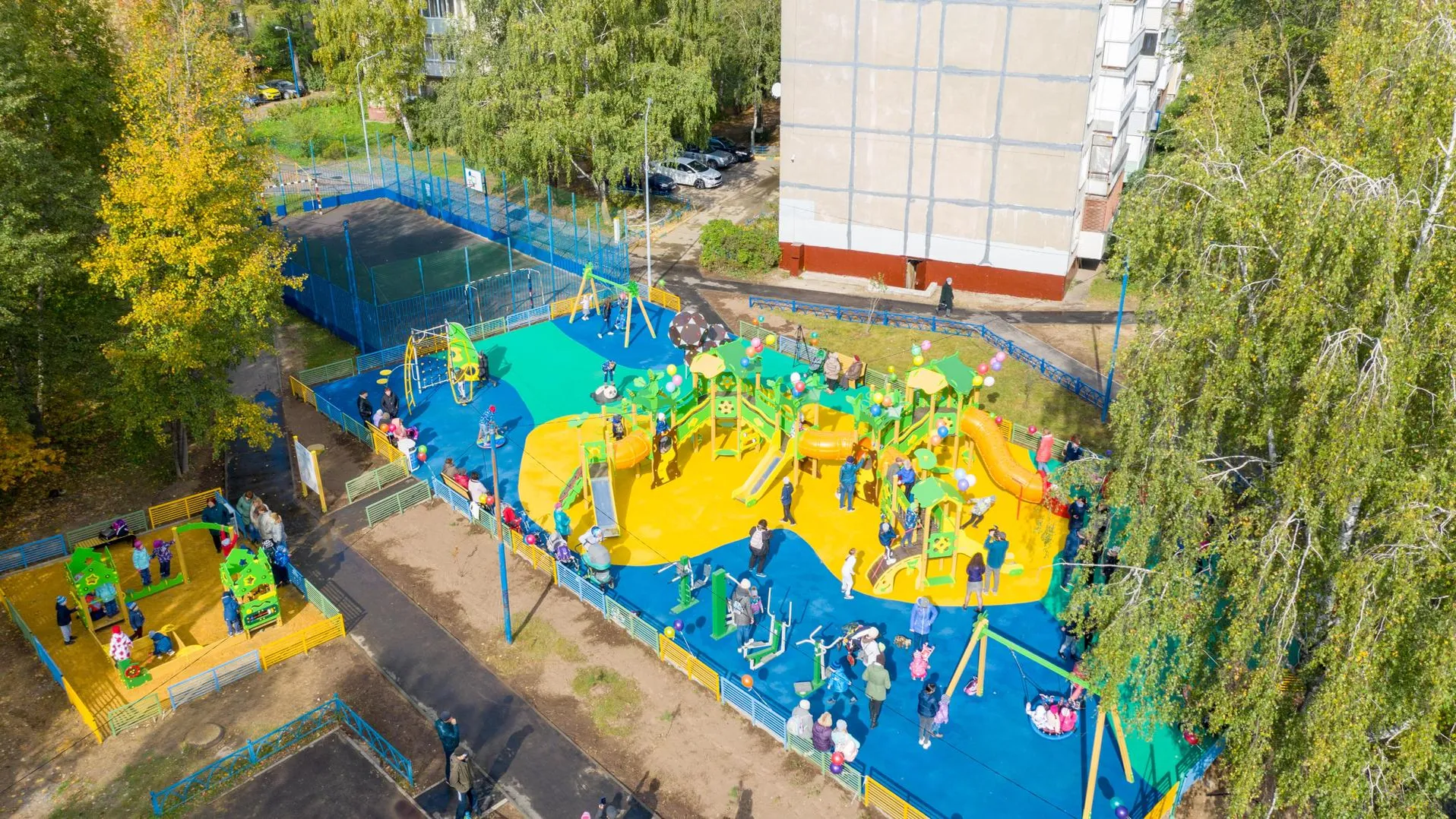 Новую детскую площадку открыли в поселке Красково Люберец