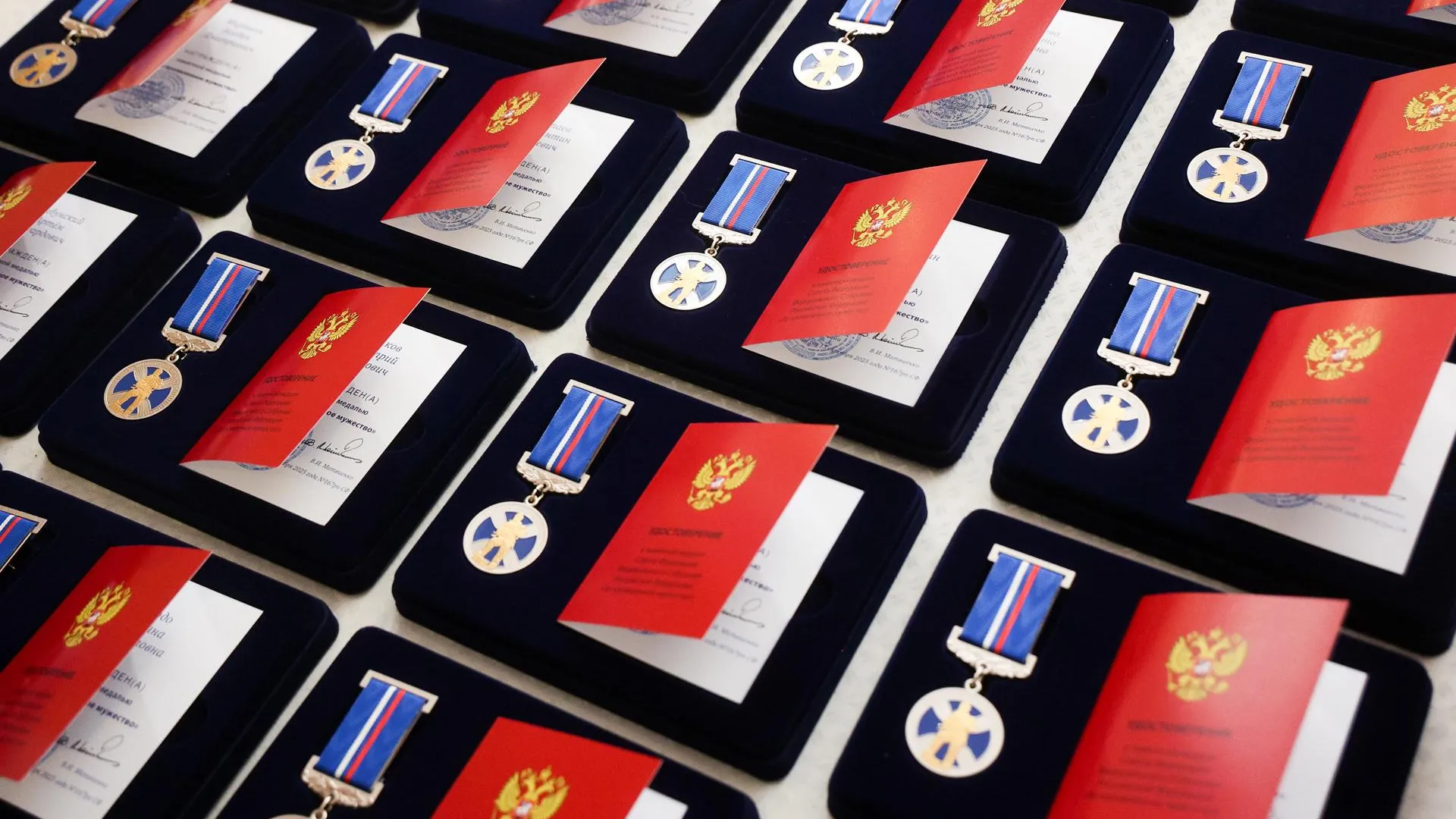 В Совете Федерации наградили детей и подростков, проявивших мужество в экстремальных ситуациях