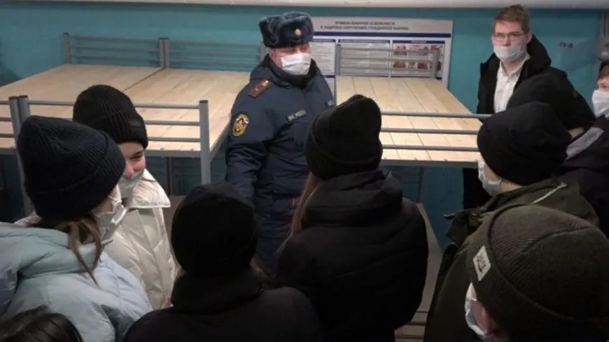 Школьникам Красногорска показали противорадиационное укрытие