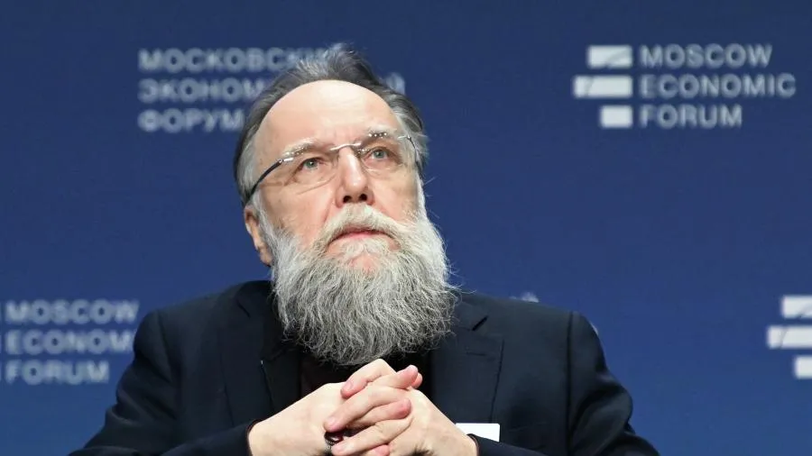 Философ Дугин рассказал о победе Тун Тун Тун Сахура над Крокодило Бомбардиро