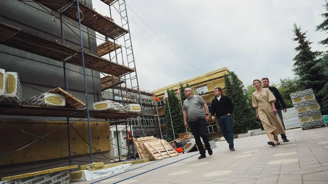 Глава Лосино-Петровского проверил ход работ по строительству соцобъектов