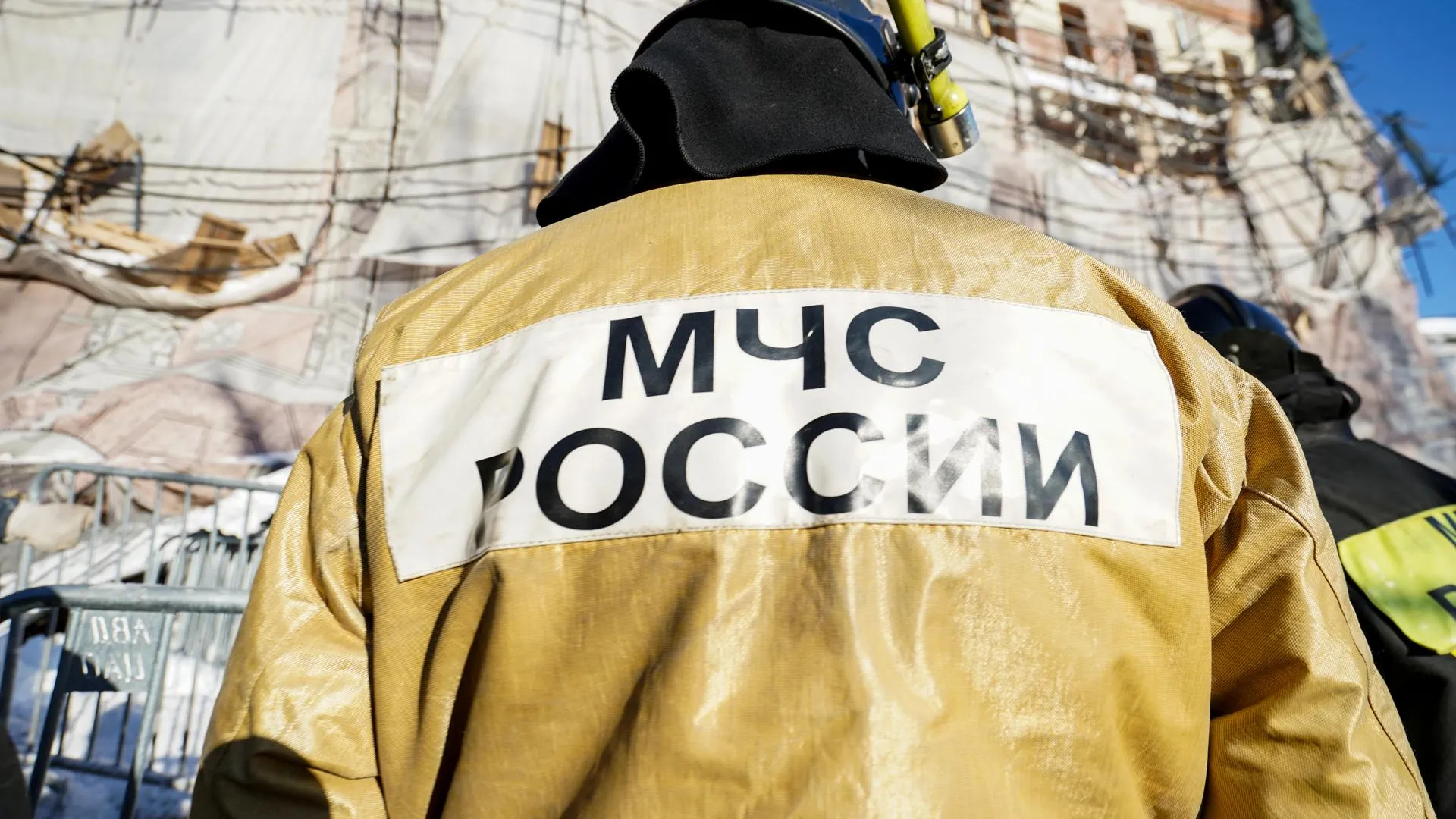 Более 20 спасателей ликвидировали последствия ДТП с маршруткой в Балашихе