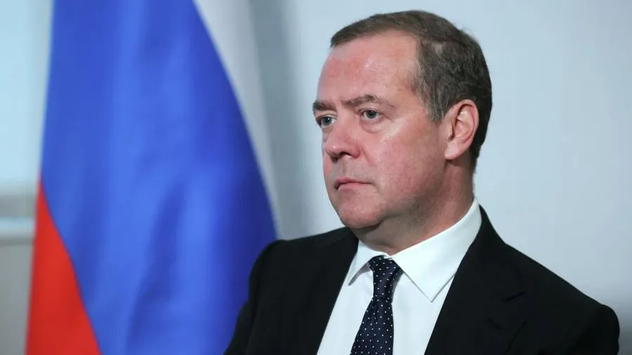 Медведев назвал лидеров Кореи, Франции и Грузии изменниками и слабаками