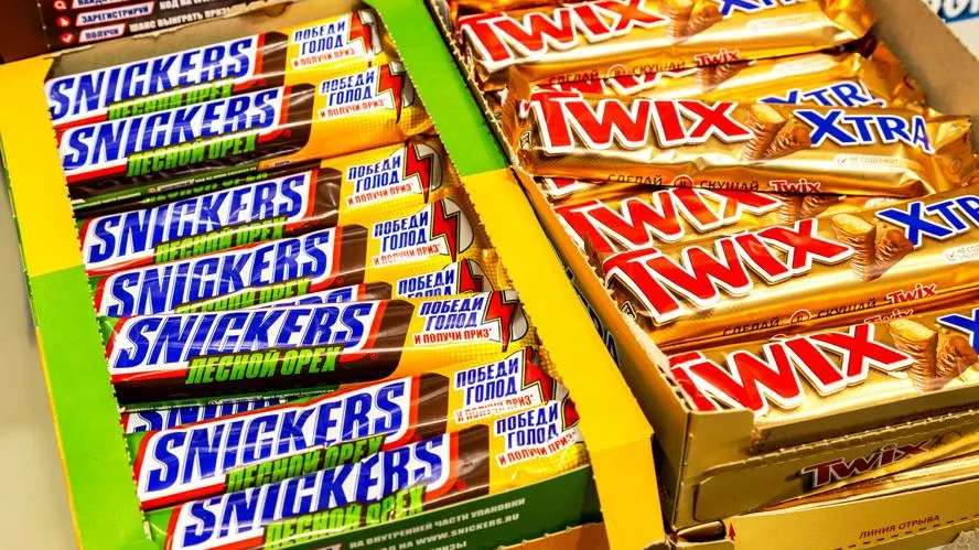 Владелец «Пятерочки» и «Перекрестка» остановил закупки Snickers, Mars и Twix