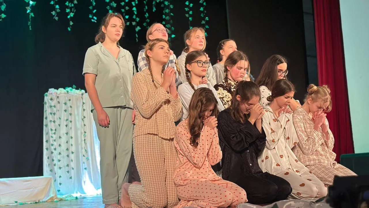 В Павловском Посаде состоялась премьера спектакля «Родители НЕ поймут…»