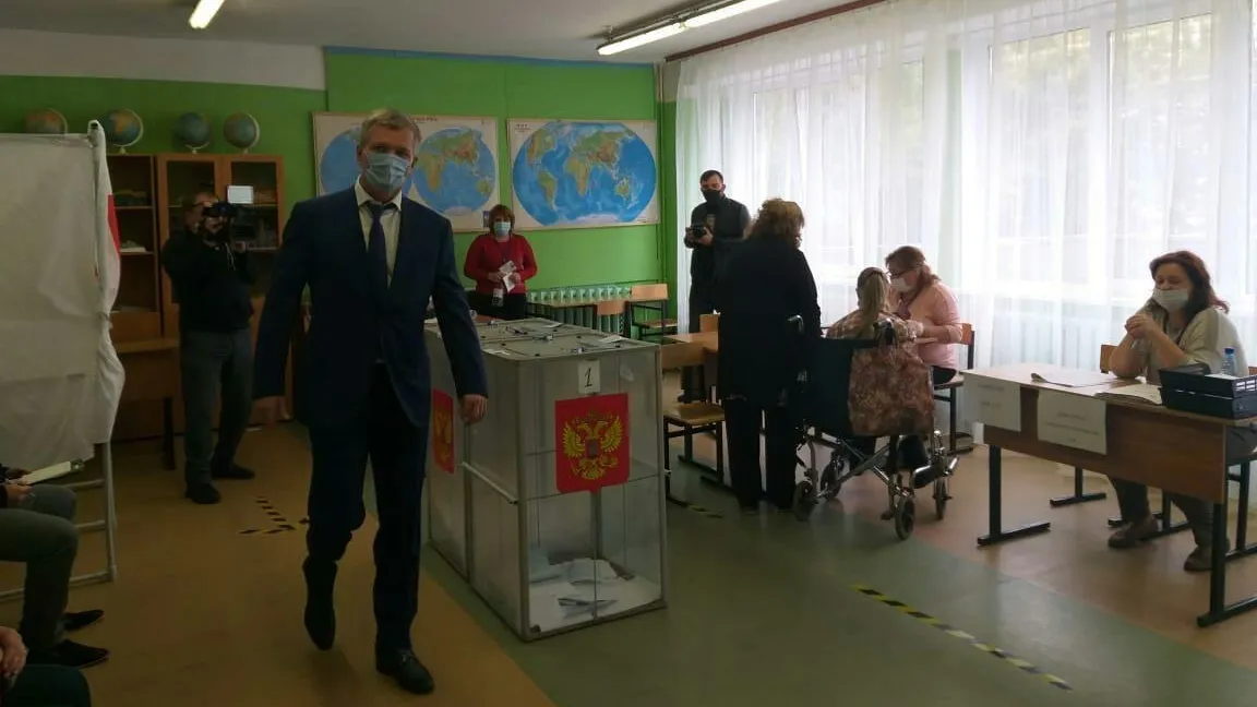 Депутат Мособлдумы поверил работу пяти избирательных участков в Люберцах