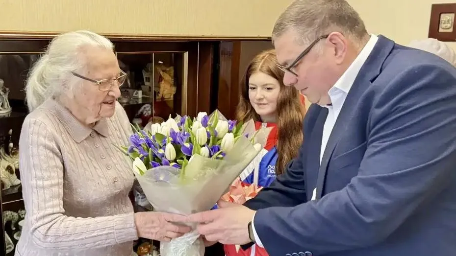 Участницу Великой Отечественной войны из Можайска Нину Копину поздравили с 8 марта