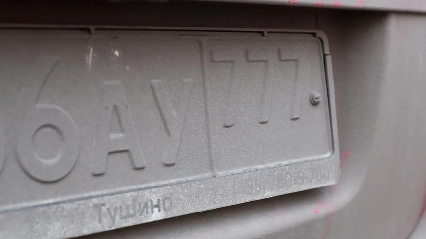 Роскачество объяснило, когда за грязные номера лишат прав