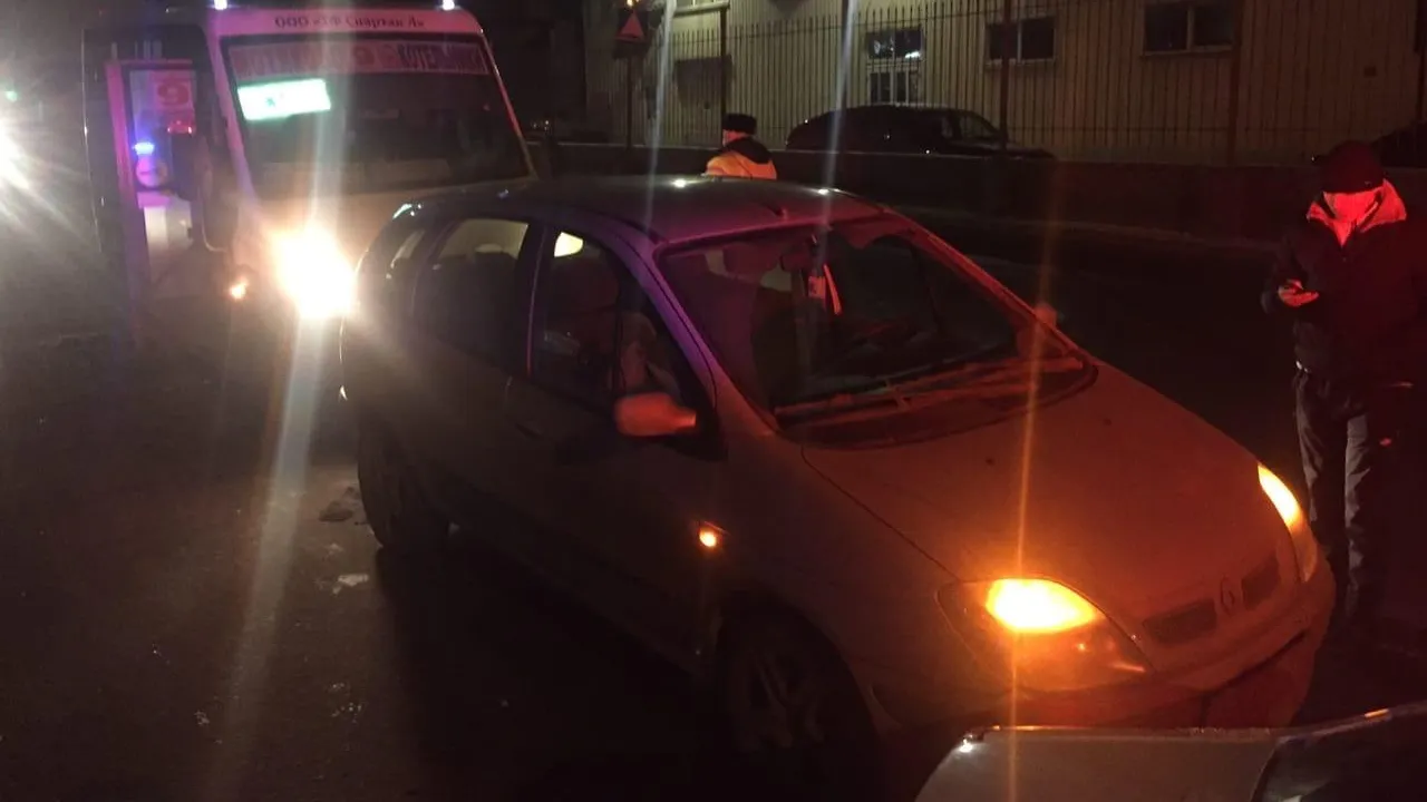 Маршрутка врезалась в автомобиль на Волковской улице Люберец