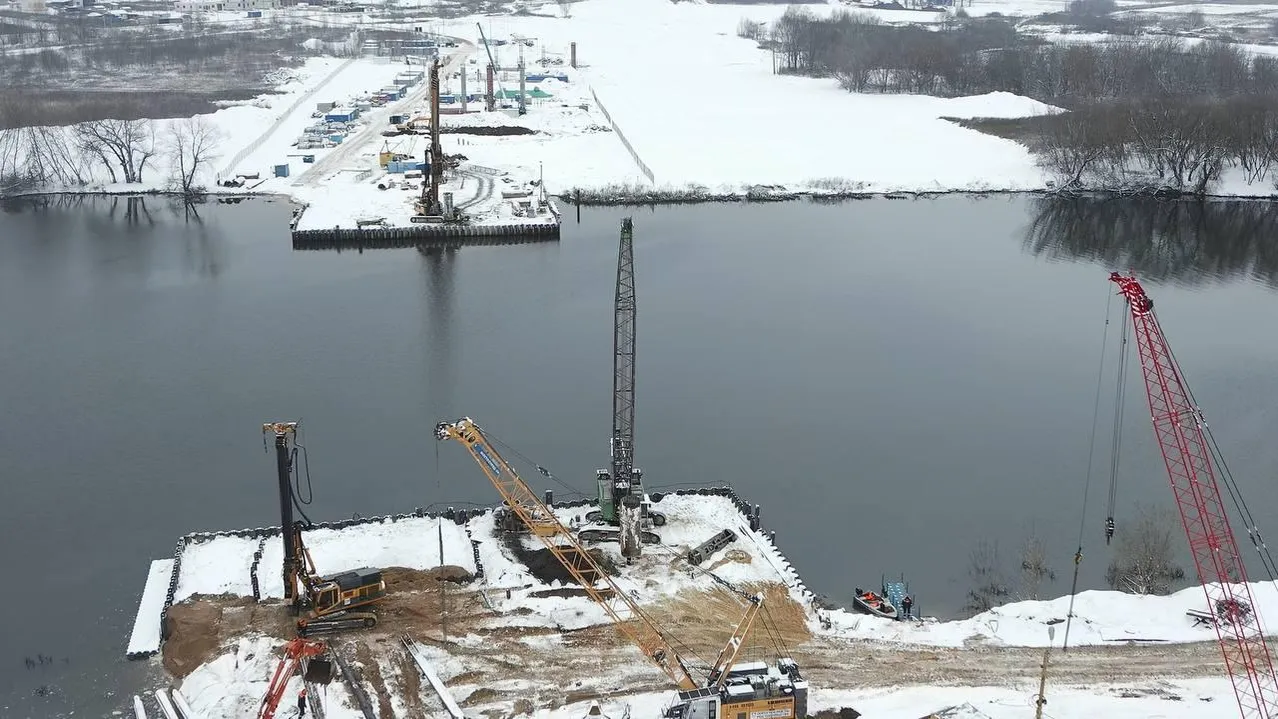 Устройство свай на мосту через Москву‑реку завершено в Ленинском округе