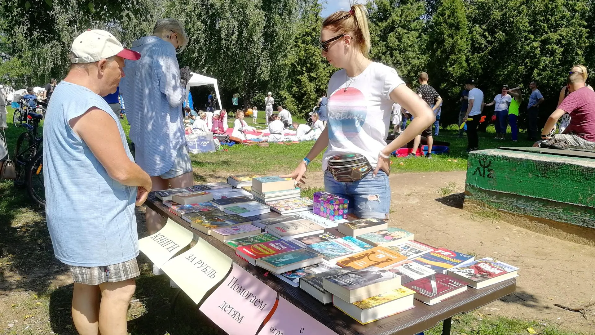 Благотворительная продажа книг прошла на семейном фестивале в Королеве