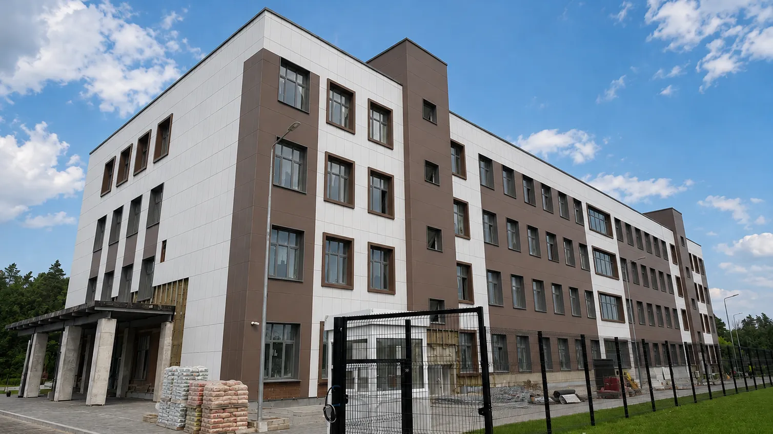 В Мытищах достраивают школу на 600 мест в Пирогове
