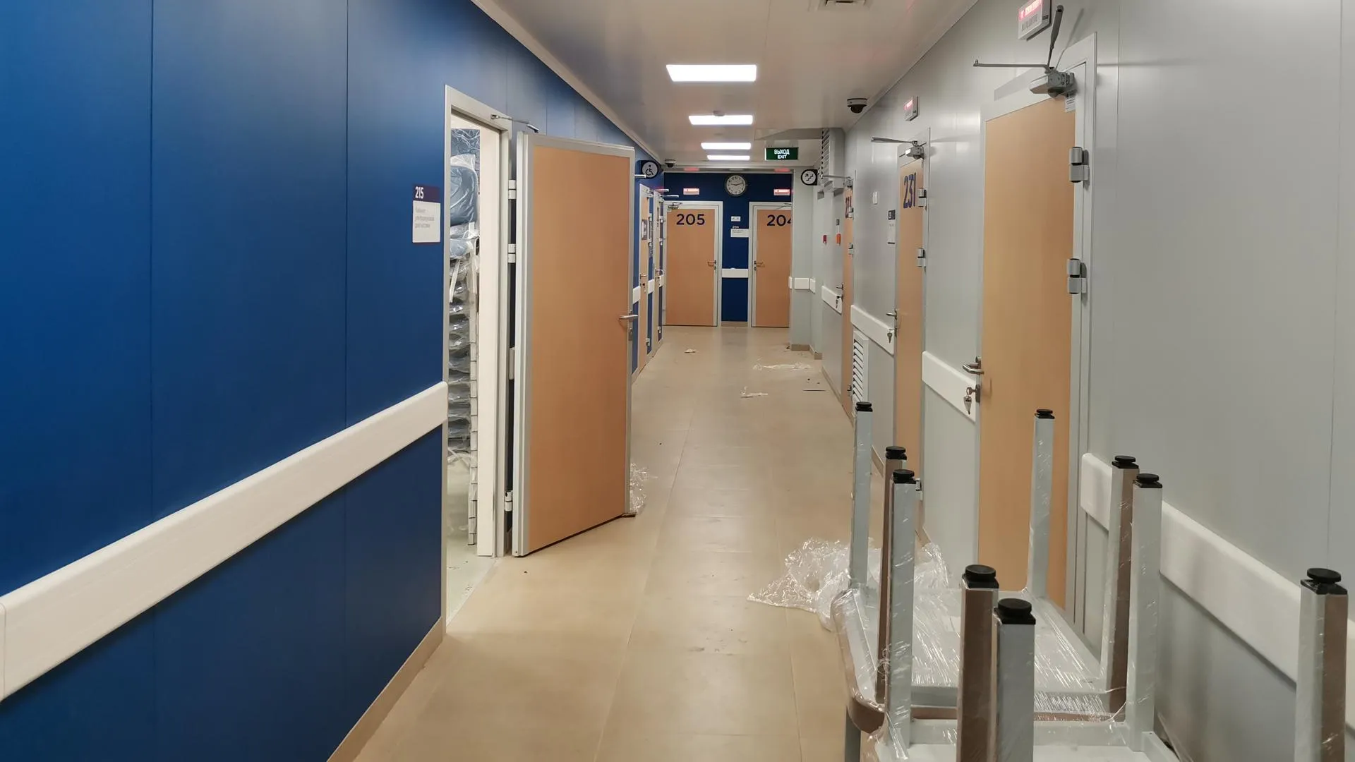 В поликлинике Королева начали установку новой мебели и оборудования после капремонта