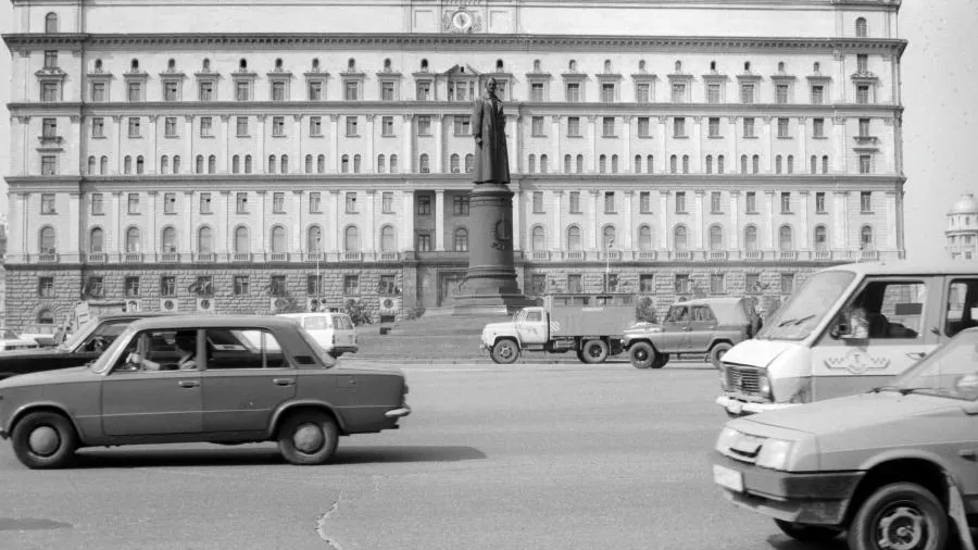 На Лубянке в Москве хотят опять установить памятник Дзержинскому