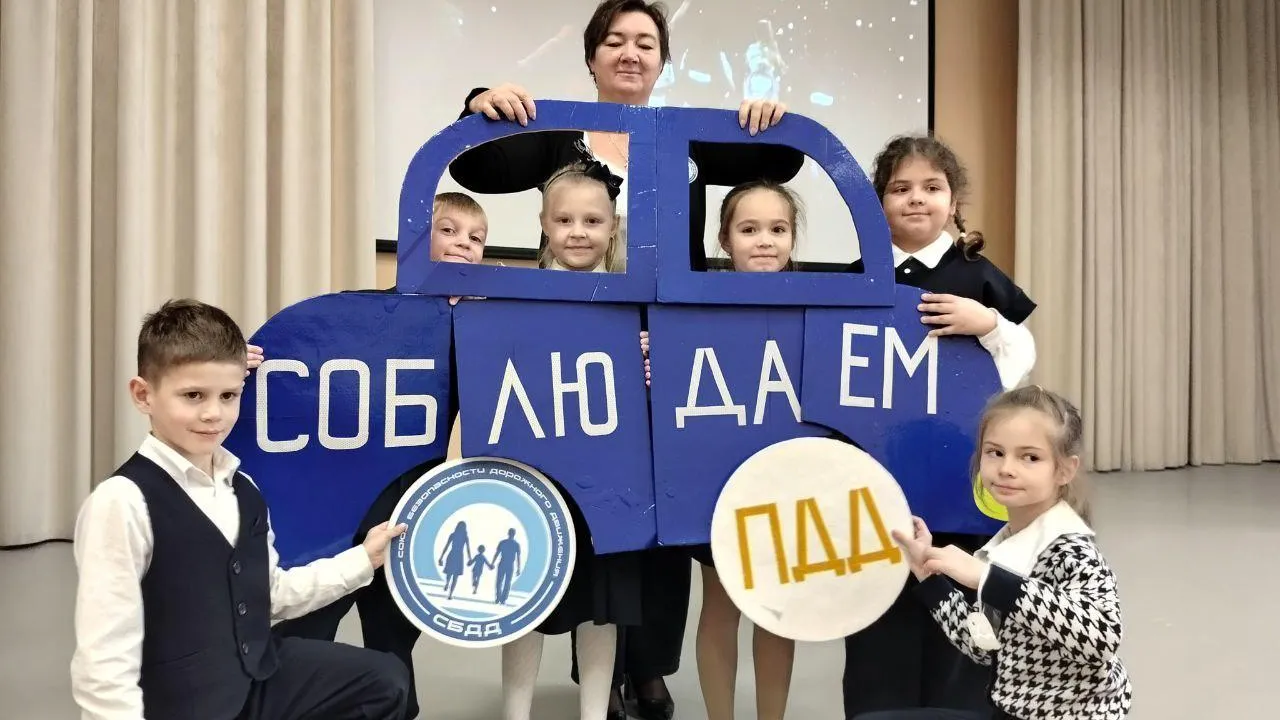 Домодедовские госавтоинспекторы провели с детьми занятие по ПДД