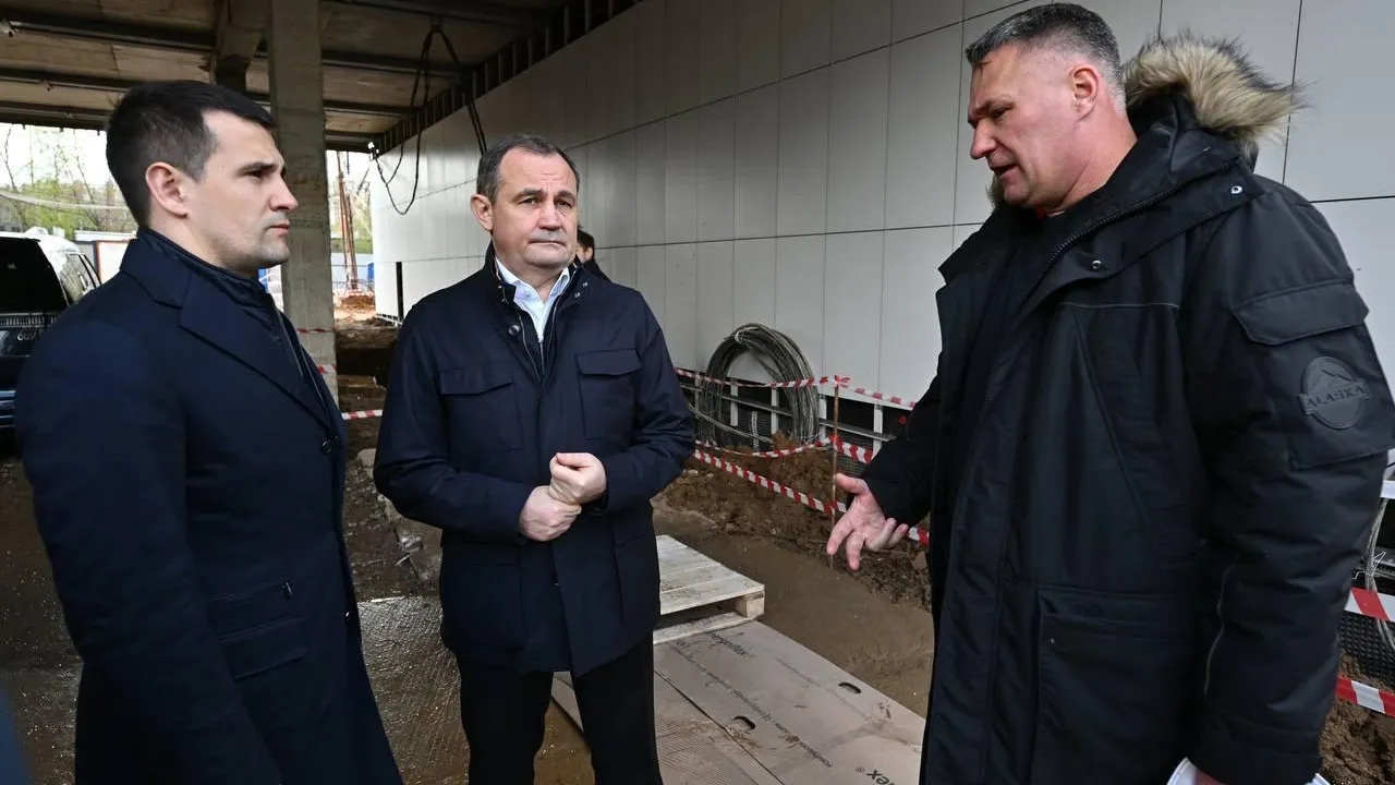 Брынцалов и Каторов проверили строительство школы на 1550 мест в поселке Битца