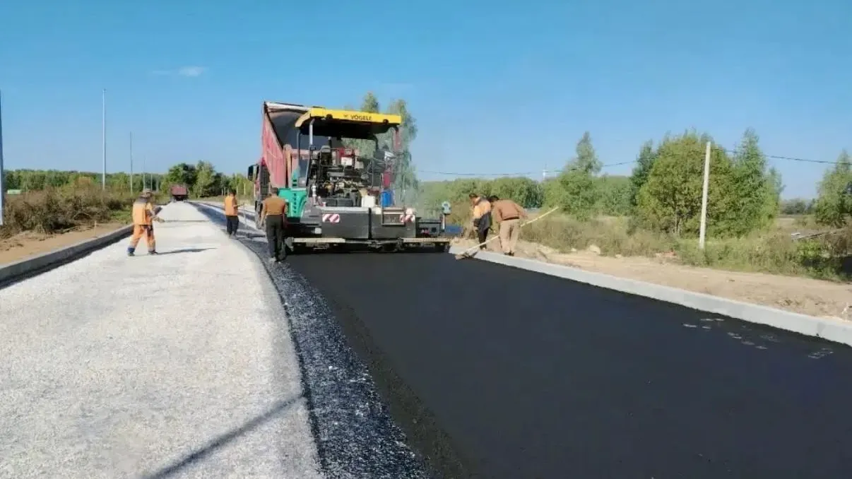 В Кашире начали укладывать асфальтобетон на подъезде к ОЭЗ «Кашира»