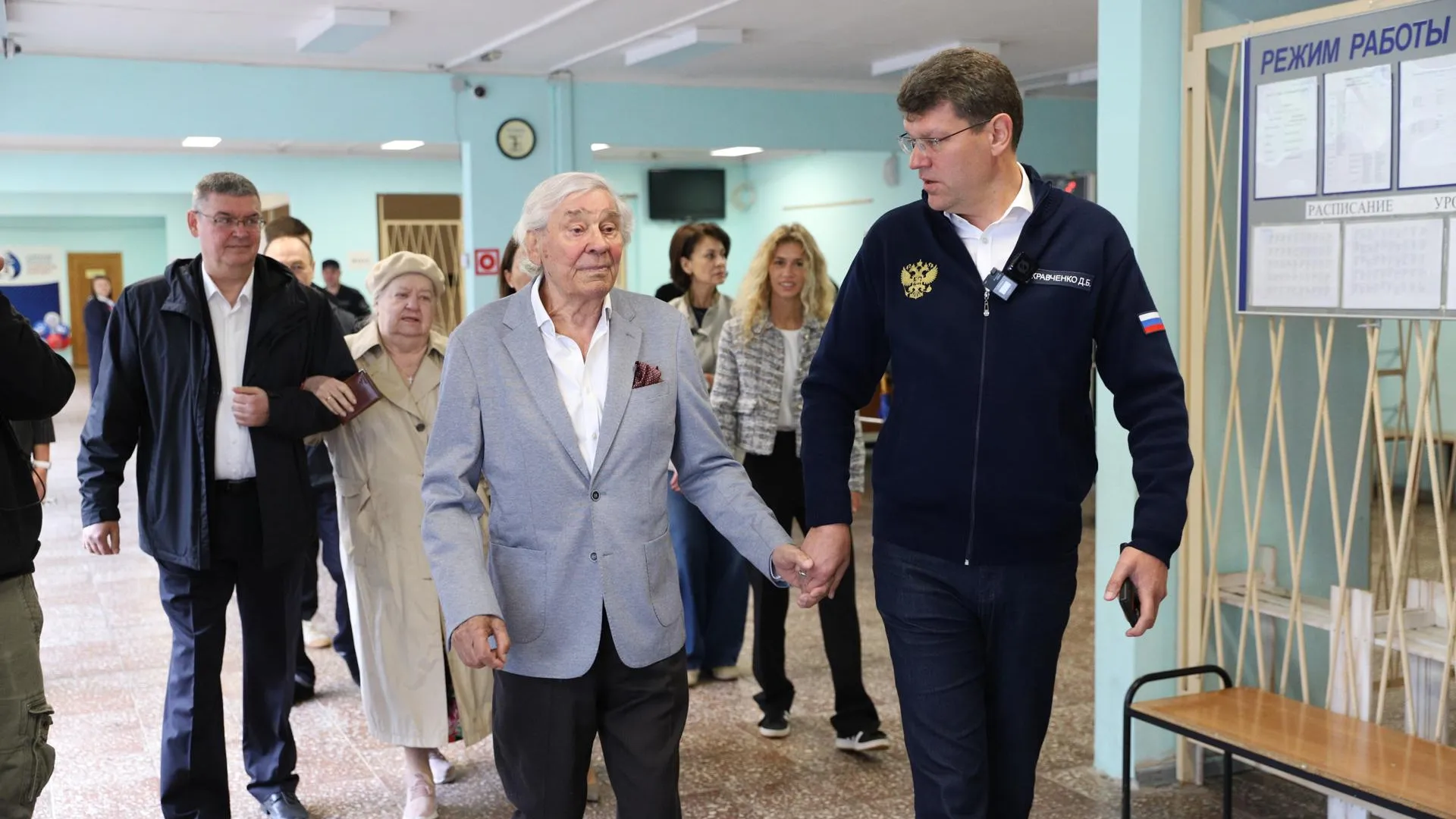 Депутат Госдумы Денис Кравченко вместе с семьей принял участие в выборах