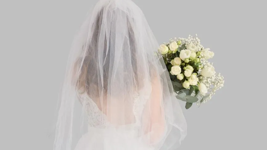 Все ради любви: сотрудник ПВЗ украл набор БДСМ и свадебное платье в Подмосковье