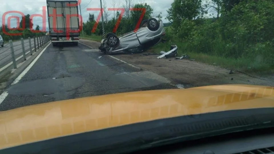 Автомобиль перевернулся на Каширском шоссе в Подмосковье