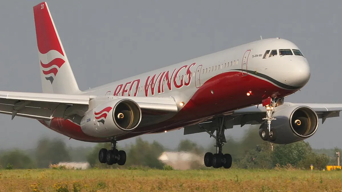 Пассажиры возмущаются задержкой рейса компании RedWings в Домодедово
