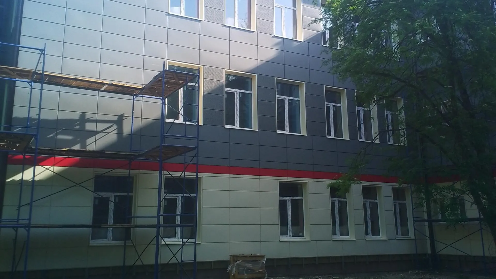 Эксперты технадзора следят за ходом капремонта городской поликлиники в Жуковском